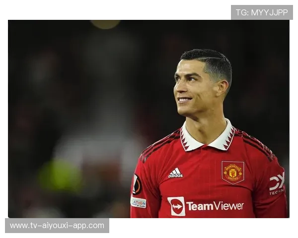 C罗深夜打电话给老队友，被拍成热搜头条