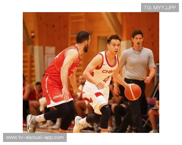 统一思想从小游戏开始,赵继伟观摩乔帅训练新招 统一思想从小游戏开始,赵继伟观摩乔帅训练新招