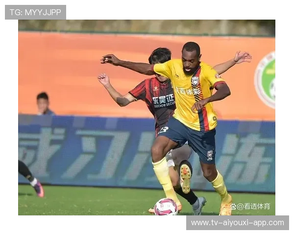 后腰球员在中场调度中对转换进攻节奏的精准把控